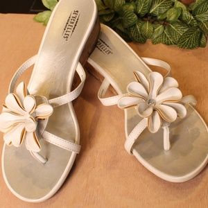 Sevchelles Sandal w/Double Leather Flower & Gem